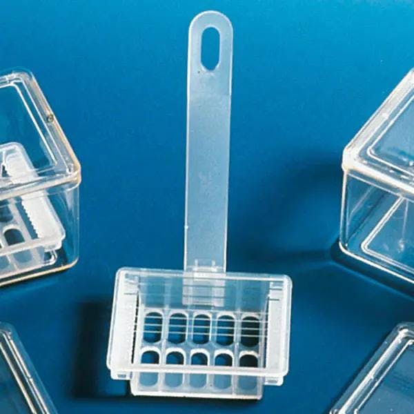 Färbeeinsatz mit Handgriff - für ein gleichmäßiges Färbergebnis der Objektträger Produktbild