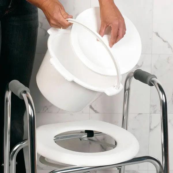 Toilettengestell aus Aluminium mit klappbarer Kunststoff-Toilettenbrille Produktbild Web Groß Detailbild 1 L