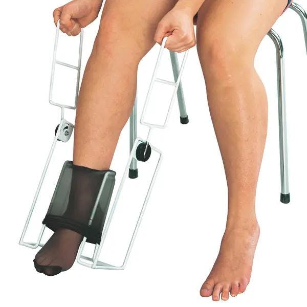 Socken- und Strumpfanziehhilfe Drahtgestell mit ausklappbaren seitlichen Griffe Produktbild