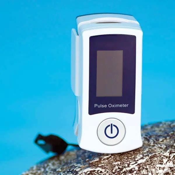 Finger-Pulsoximeter -  Zuverlässige Messung von Sauerstoffsättigung und Pulsfrequenz Produktbild Web Groß Detailbild 4 L