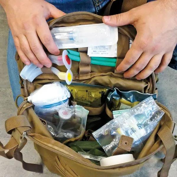 R-AID Erste-Hilfe Rucksack - Gefüllt u.a. mit Handschuhen, Bandagen, Wendl-Tuben, usw. Produktbild Web Groß Detailbild 2 L