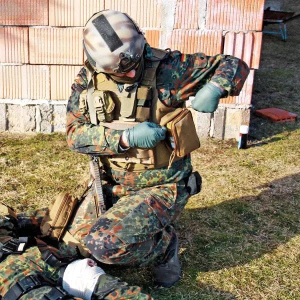 O-IFAK Erste-Hilfe Tasche - Gefüllt u.a. mit Handschuhen, Tape, Wendl-Tubus, usw. Produktbild Web Groß Detailbild 1 L