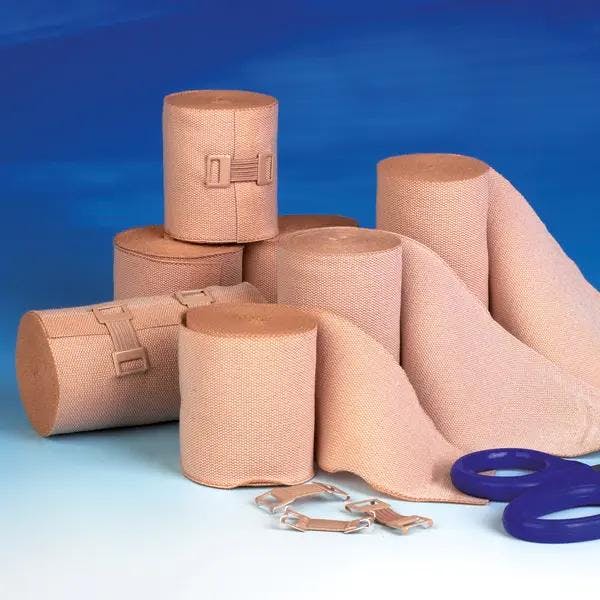 Servocomp Elast - Hautfarbene Kurzzugbinde einzeln in einer Faltschachtel verpackt Produktbild
