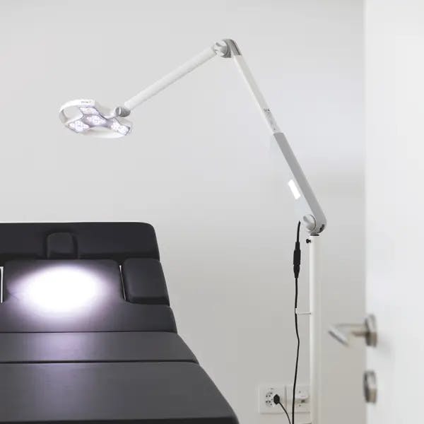 Visiano 20-2 P TX, mit Federarm, 4-fach dimmbar - Untersuchungsleuchte Produktbild Web Groß Detailbild 3 L