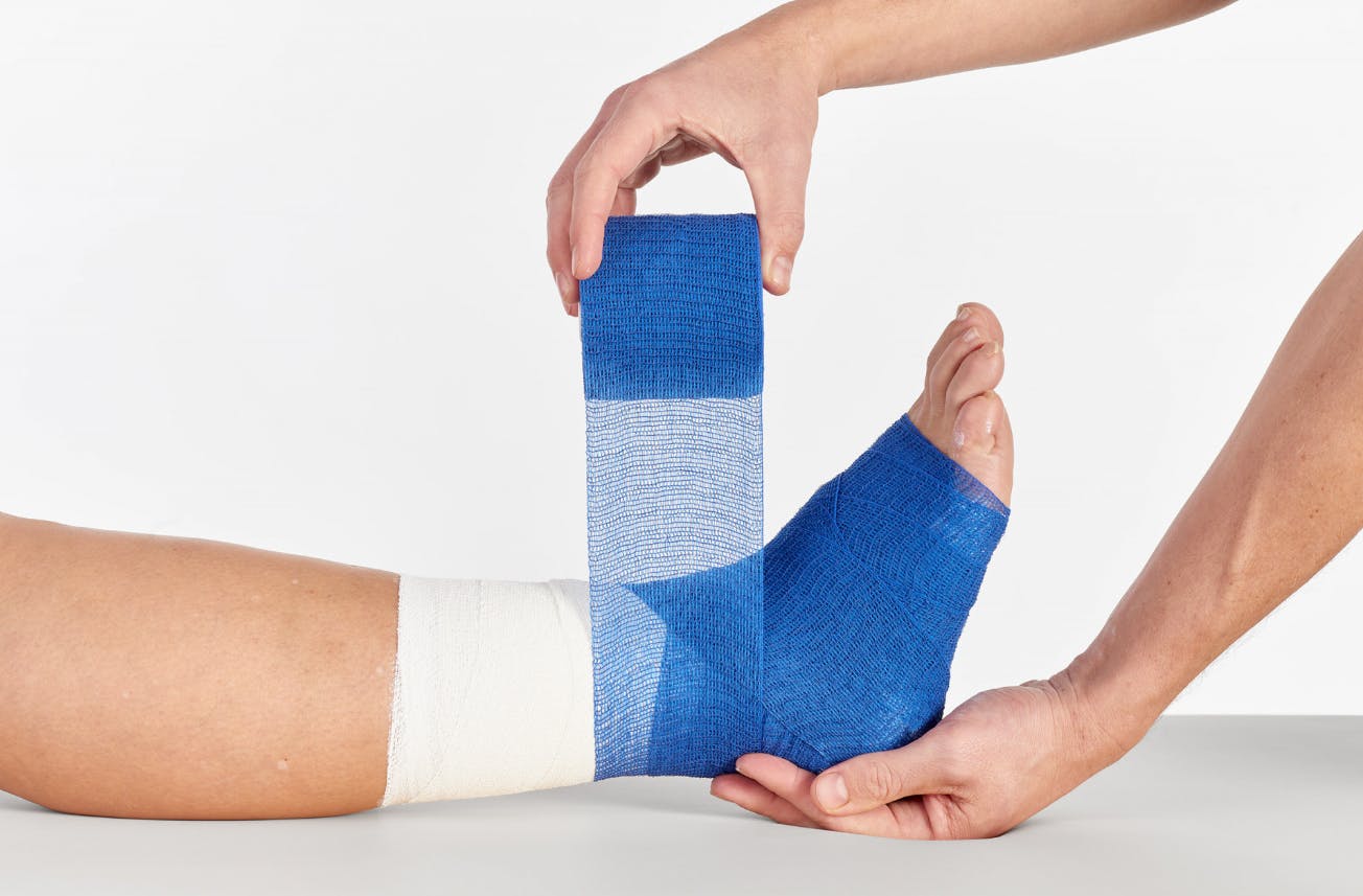 Miro haft krepp color, 4cm x 20m - Kohäsive, elastische Fixierbinde, gekreppt, farbig Produktbild Web Groß Detailbild 1 L