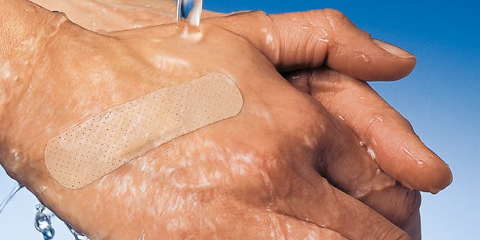 DermaPlast Water Resistant Pflasterstrips - wasserdichte Pflaster für empfindliche Haut Produktbild Web Groß Detailbild 1 L