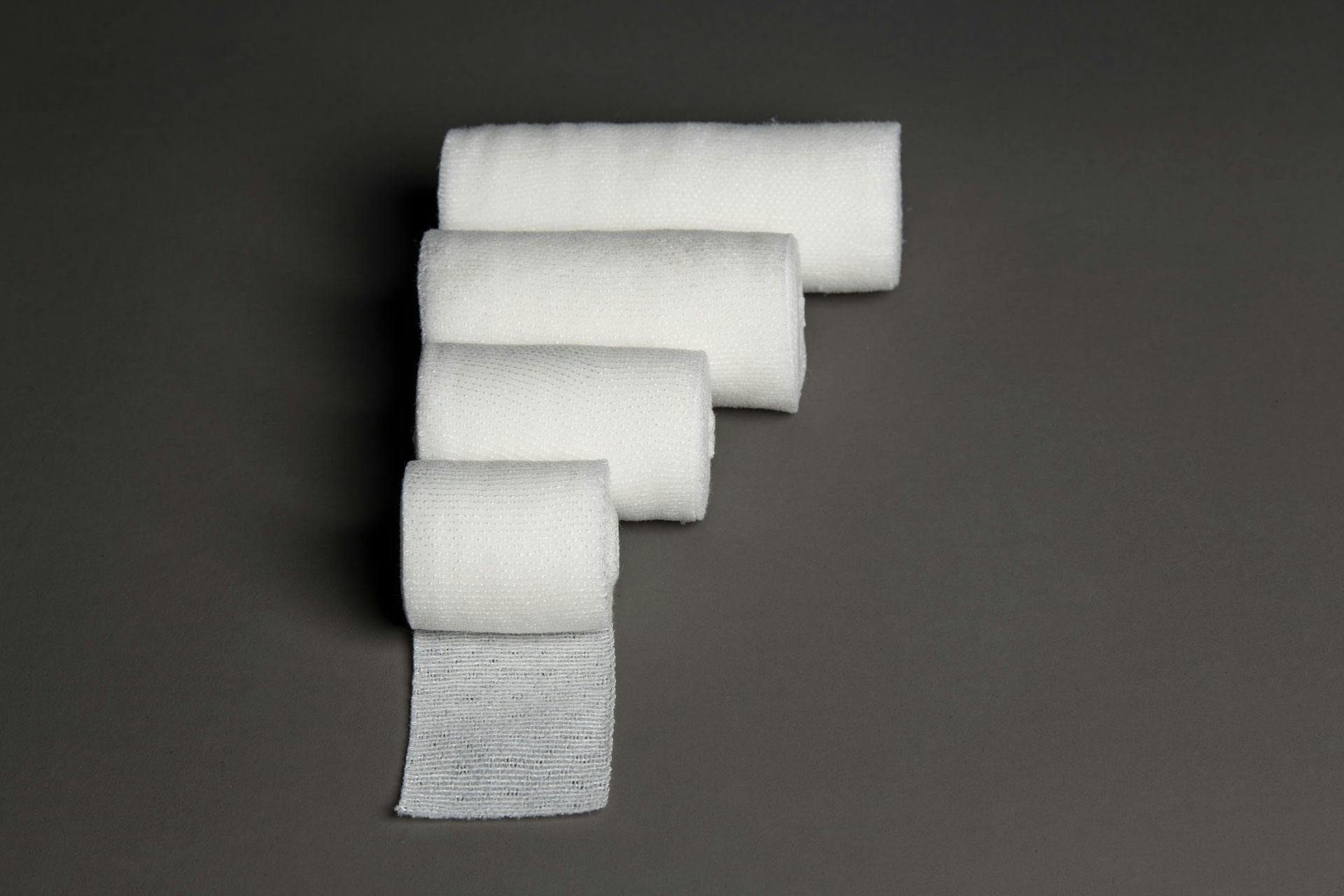 Wila Mullbinde 4 m x 10 cm weiß - elastische Fixierbinde Produktbild