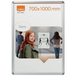 Nobo Premium Plus Wandmontierbarer Klapprahmen 1902209 70 x 100 cm Aluminium Silber 75,5 x 106 cm Produktbild